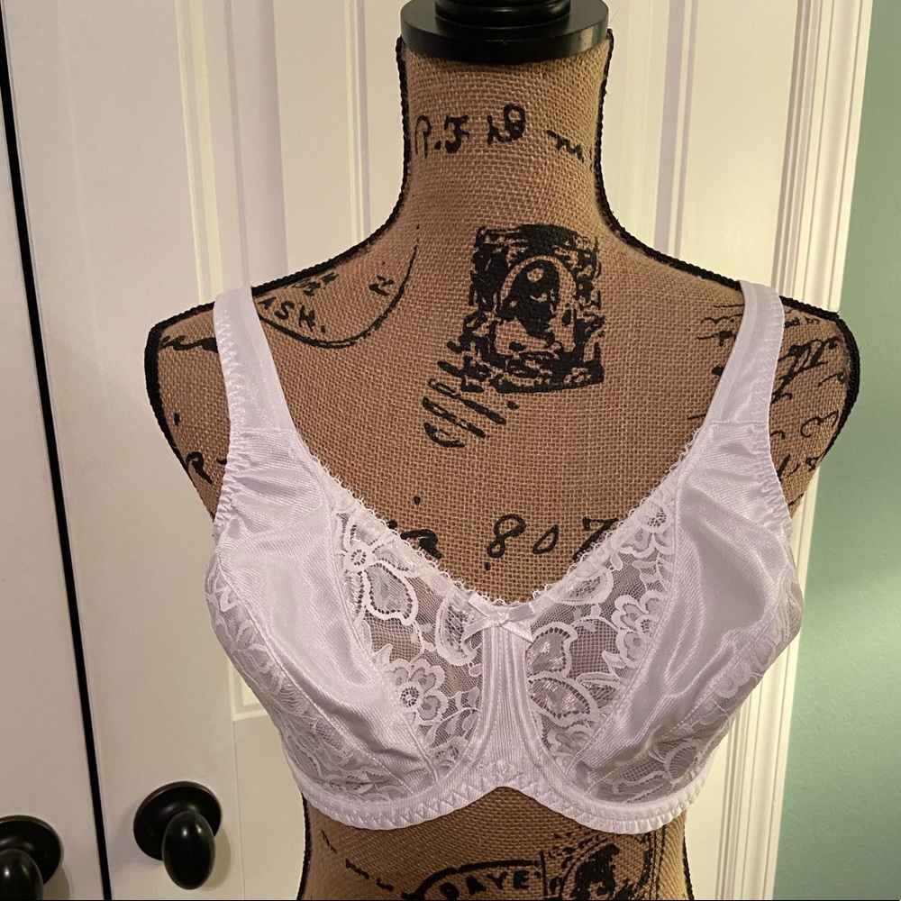 ✔️ Bali NWOT Bra # 3350 white unpadded underwired 36D So Pretty